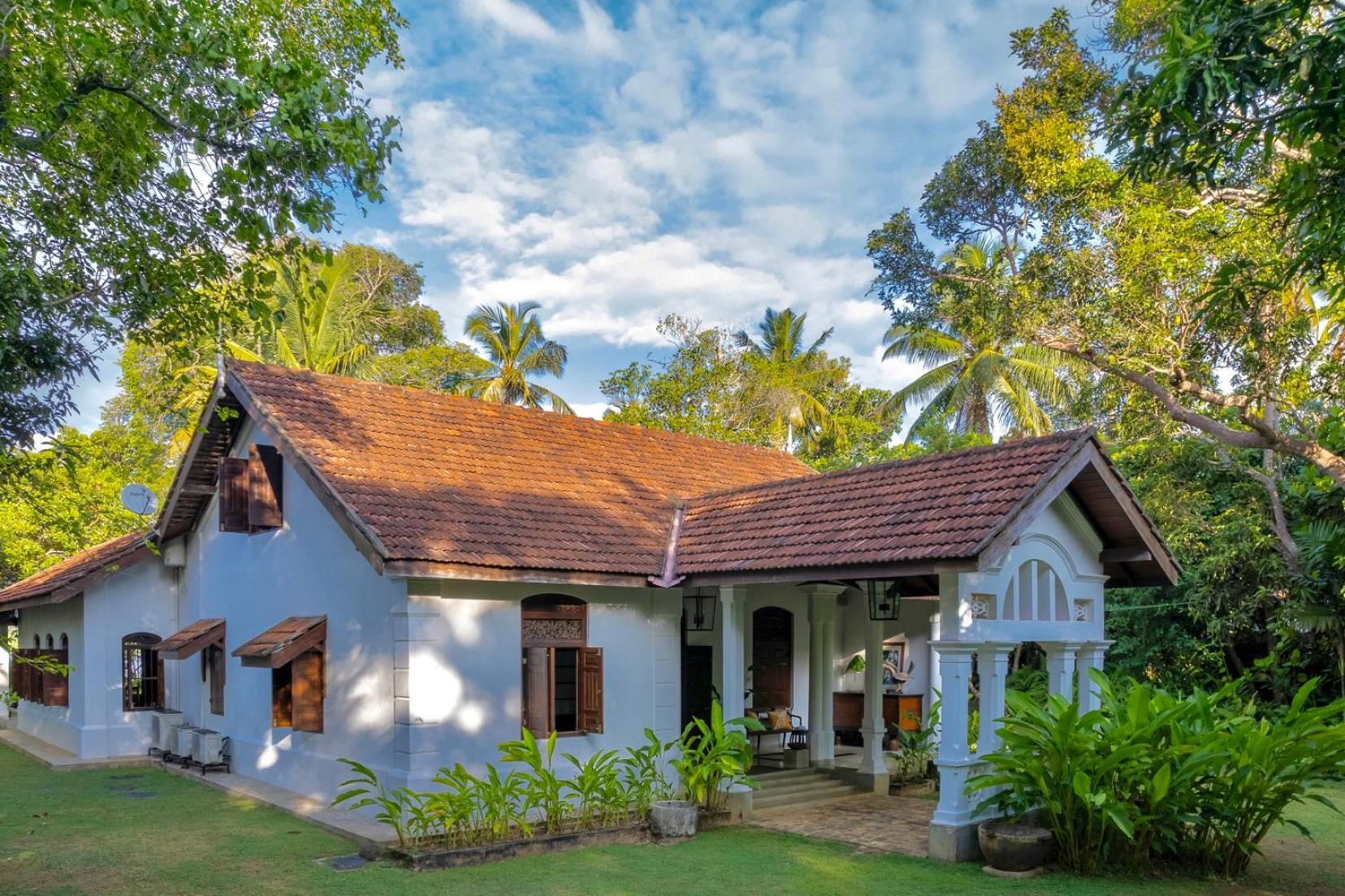 Mo River House Luxury Villa Hikkaduwa Buitenkant foto